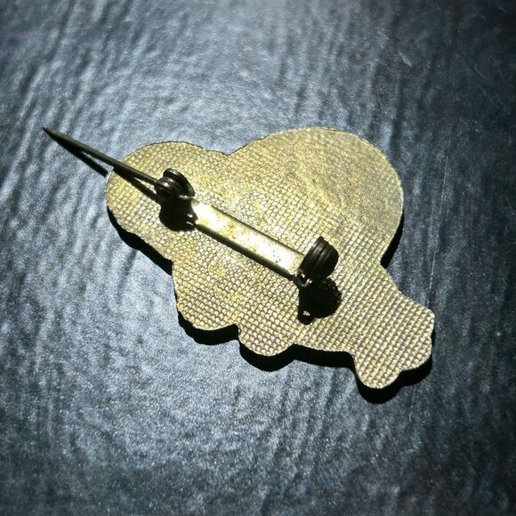 Vintage 1-1/2" Christmas Santa with Toy Sack Bag Metal/Enamel Lapel Pin Brooch - Picture 5 of 5